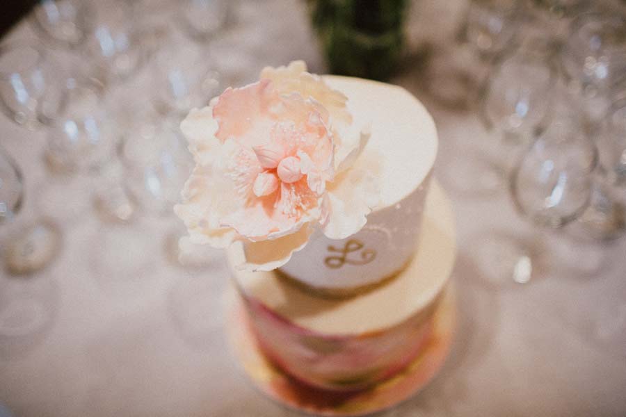 beautiful wedding cake photographs